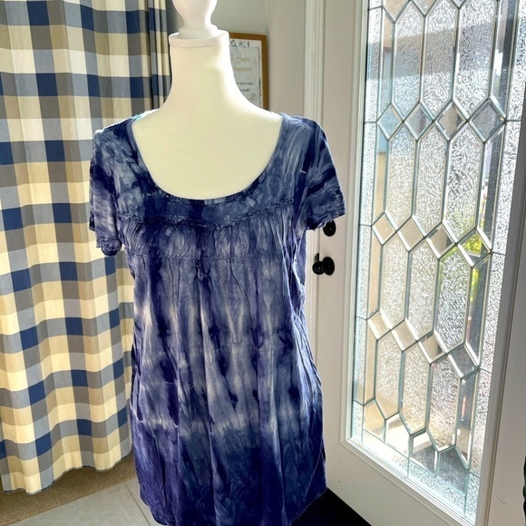 Charlotte Russe:Women Blue Tie Dyed shirted front loose fit top.  Size L  NWT - Picture 2 of 10